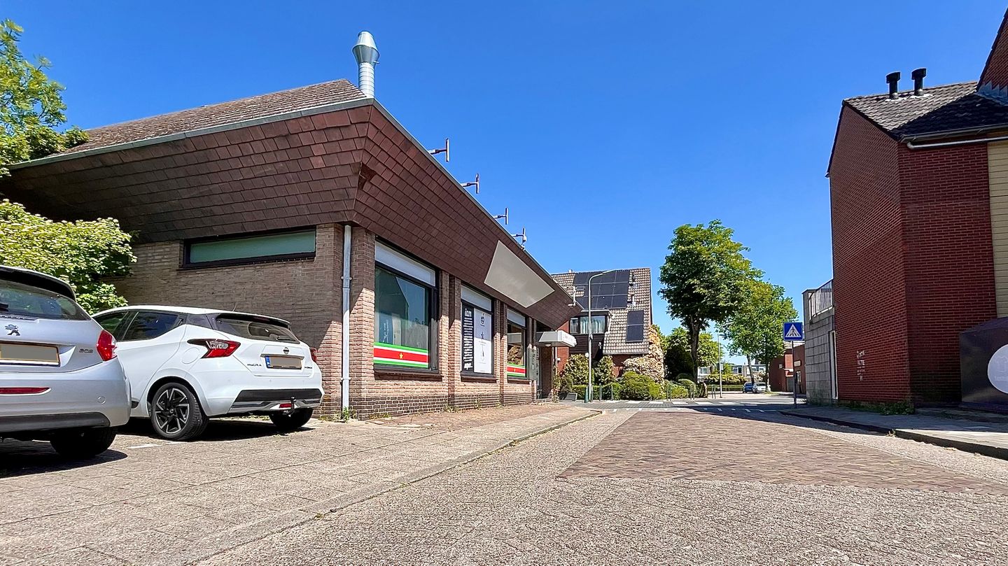 Bekijk foto 3 van Hazelwormstraat 1