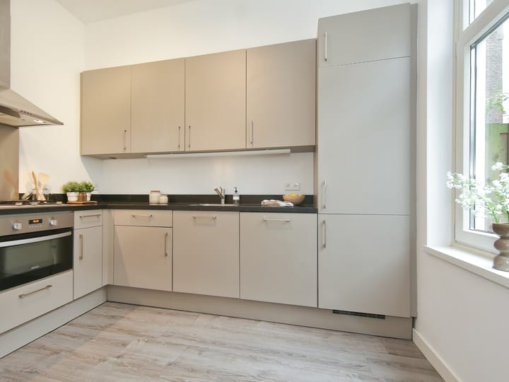 Photo 17 of Lutmastraat 87-H