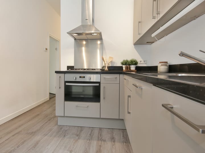 Photo 18 of Lutmastraat 87-H