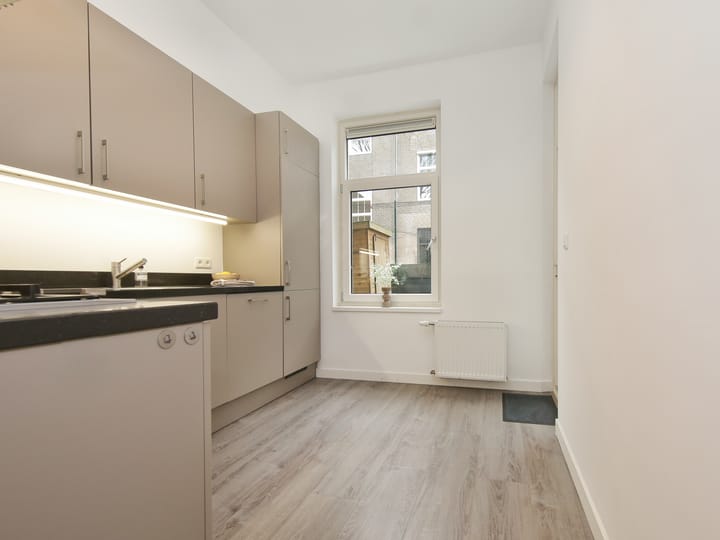 Photo 16 of Lutmastraat 87-H