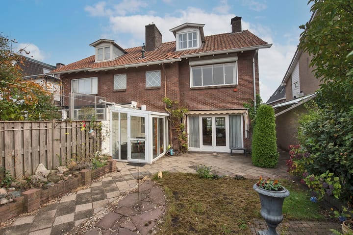 Photo 4 of Ziekenhuisstraat 30