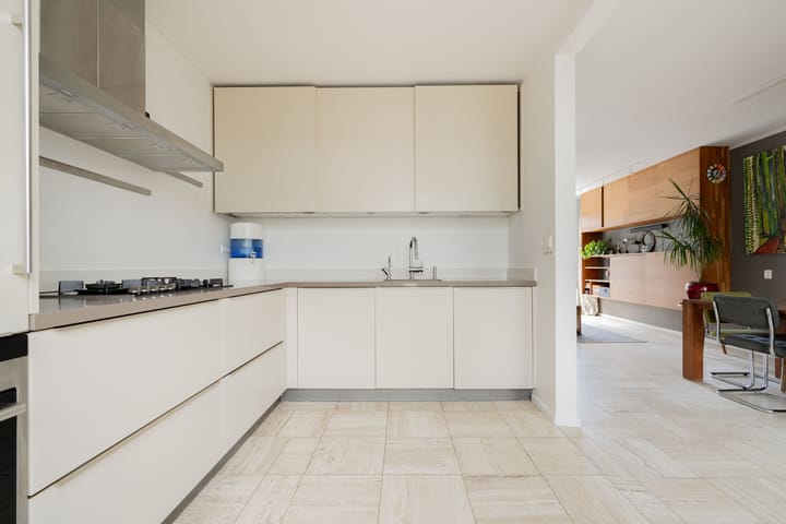 Foto 11 van Bertha von Suttnerstraat 9