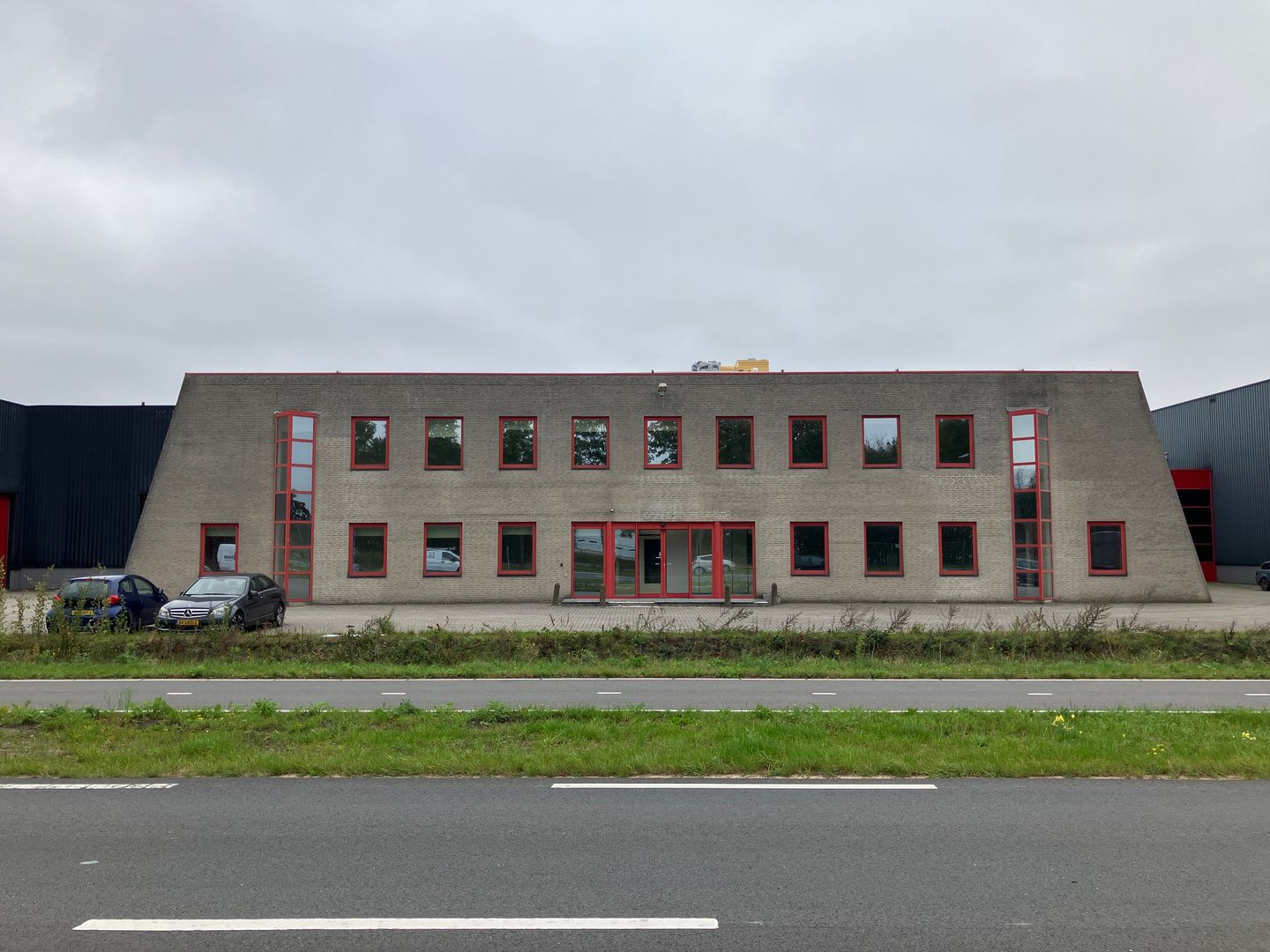 View photo 1 of Evergembaan 2-A