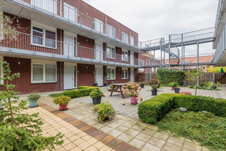 Foto 30 van B.G.J. Berntzenstraat 9