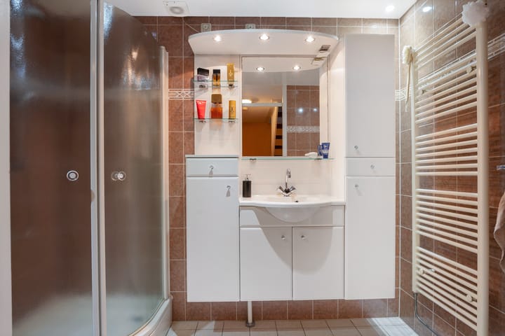 Photo 42 of Gele Lis 156