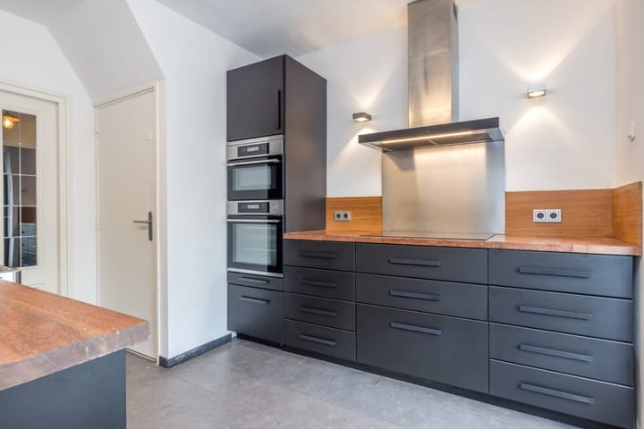 Photo 10 of Burg. Smeetsstraat 30