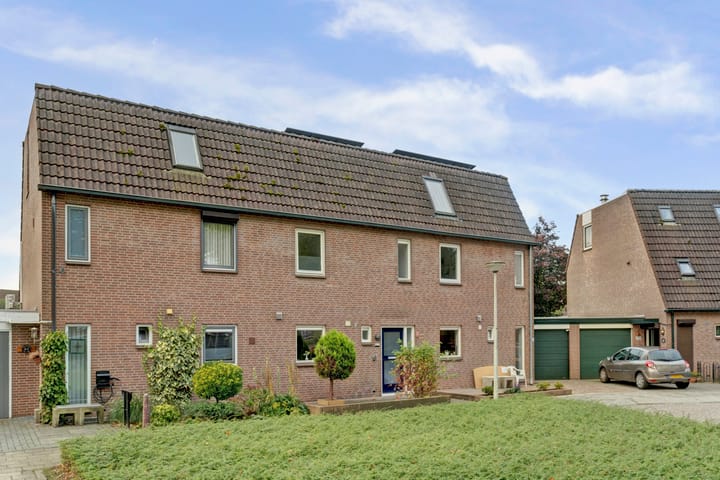 Foto 1 van 't Hoge Eind 82