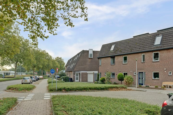 Foto 2 van 't Hoge Eind 82