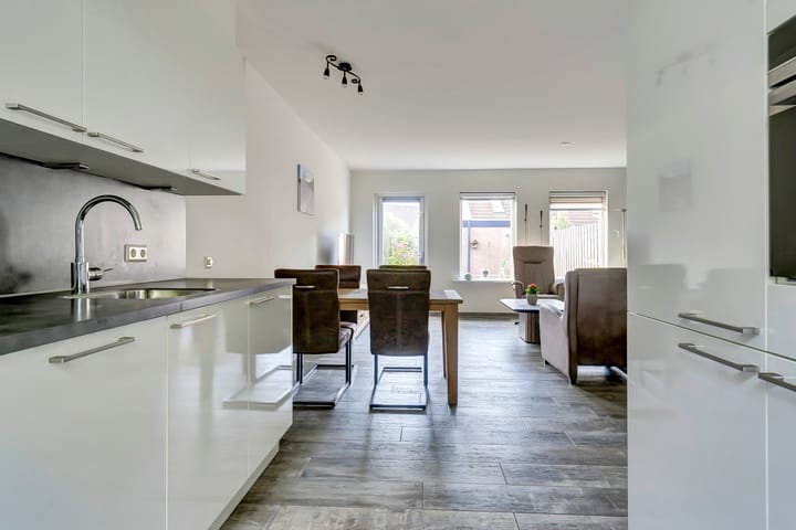 Foto 4 van 't Hoge Eind 82