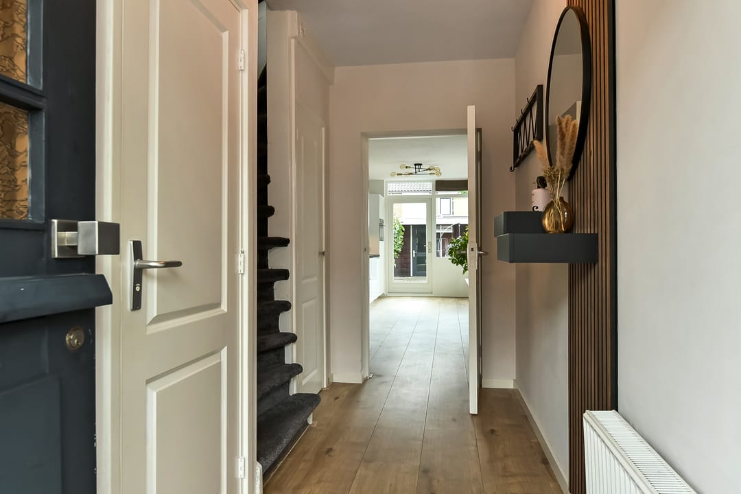 Photo 7 of Verhulststraat 4