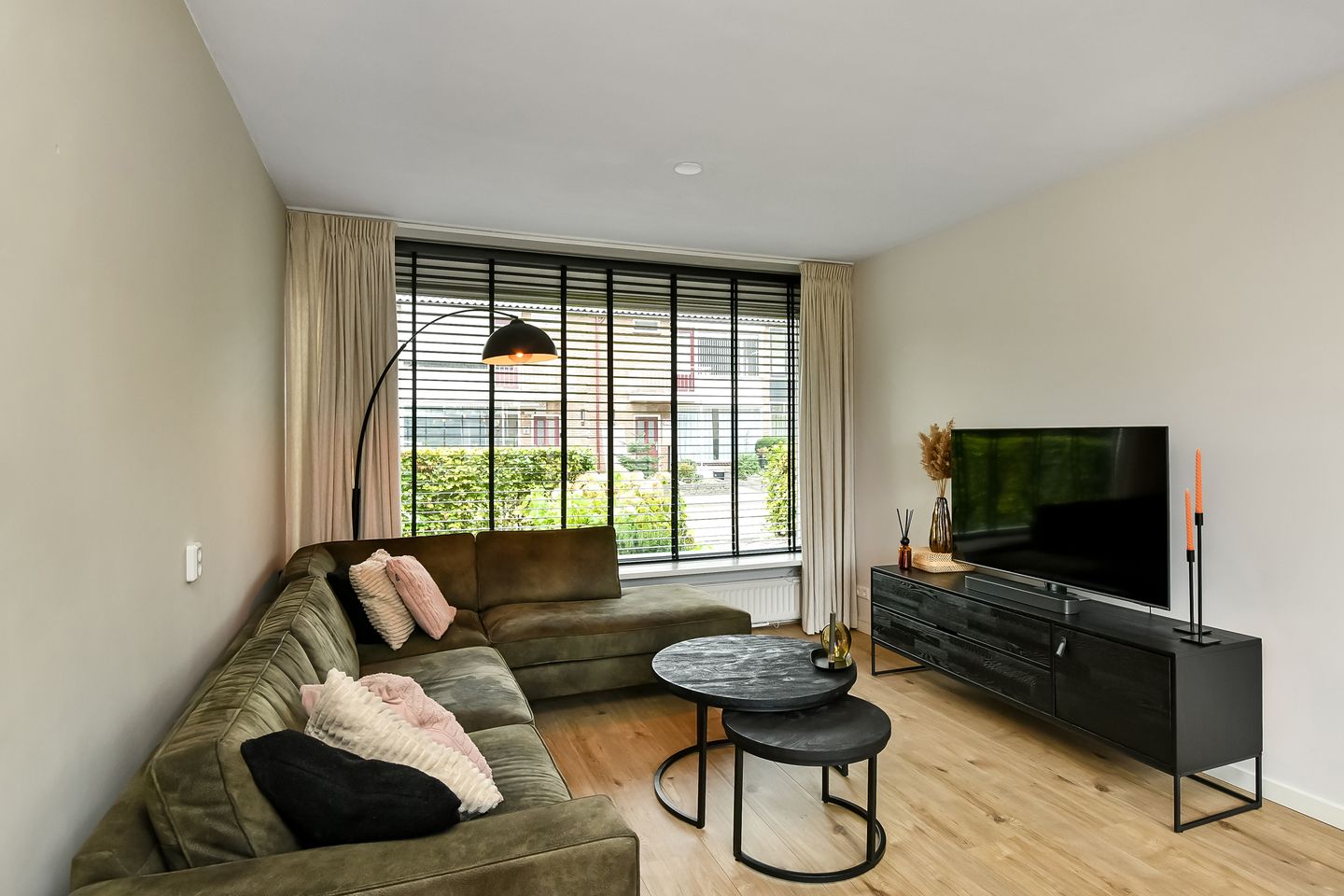 Photo 10 of Verhulststraat 4