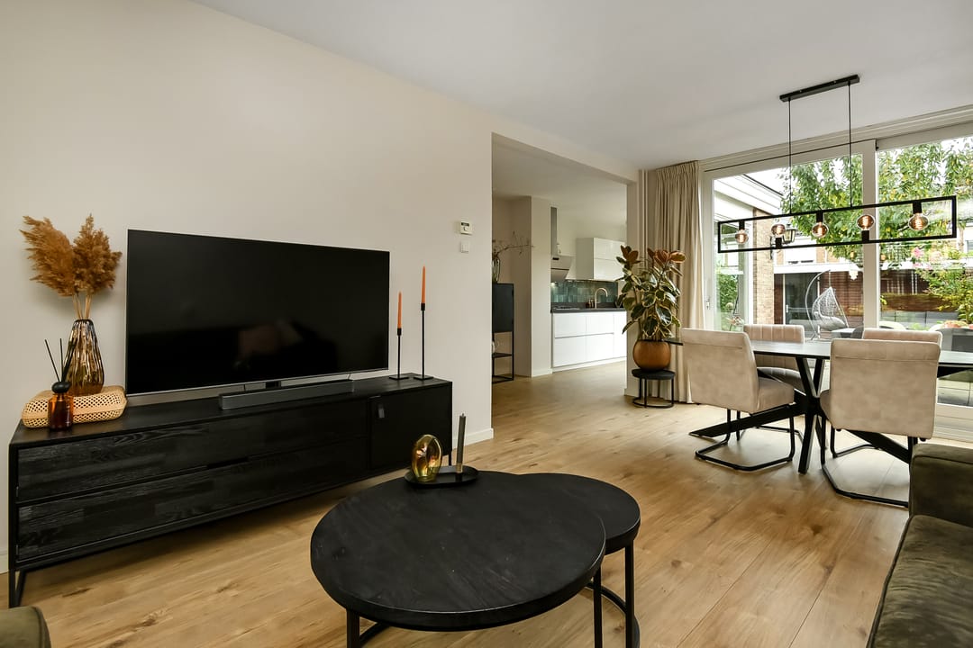 Photo 11 of Verhulststraat 4