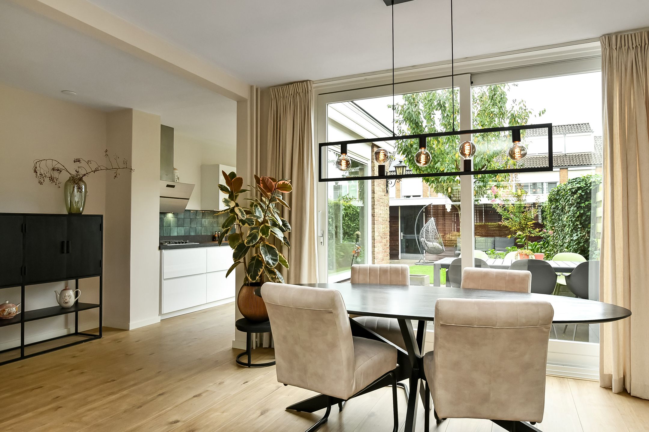 Photo 12 of Verhulststraat 4