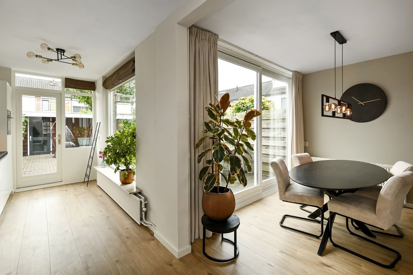 Photo 14 of Verhulststraat 4