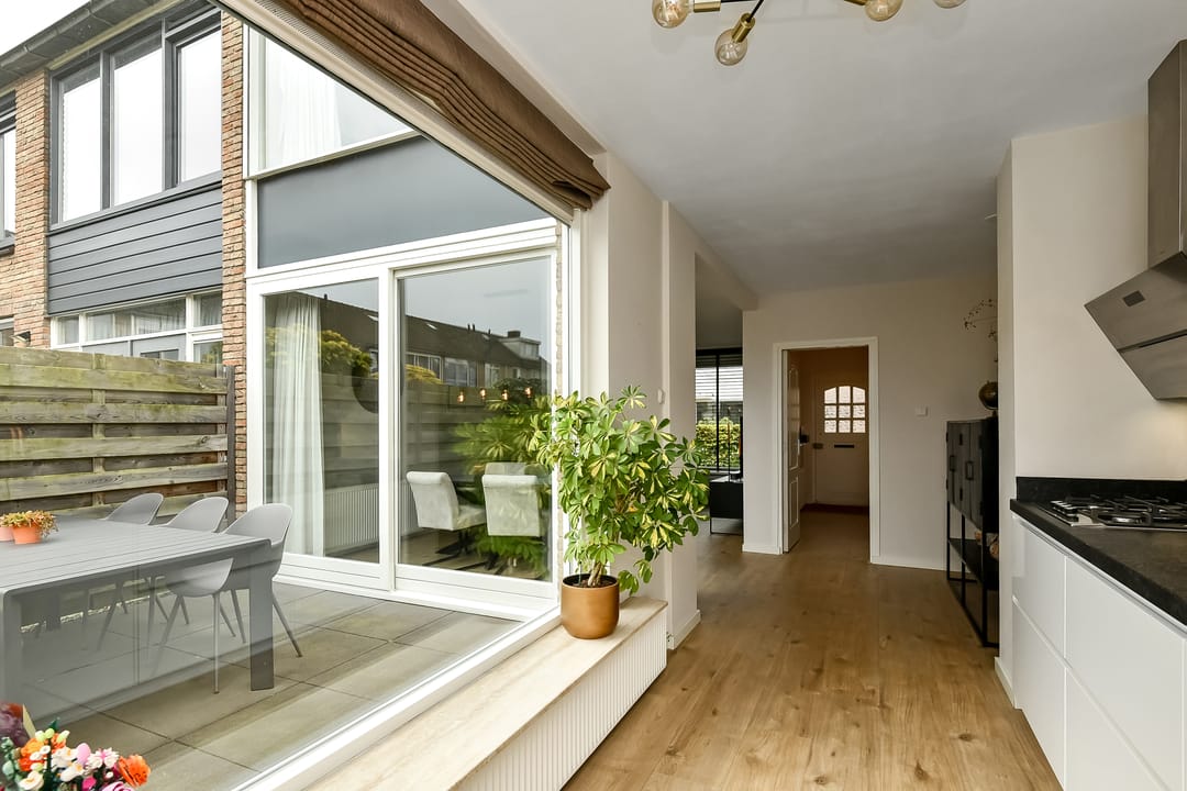 Photo 16 of Verhulststraat 4