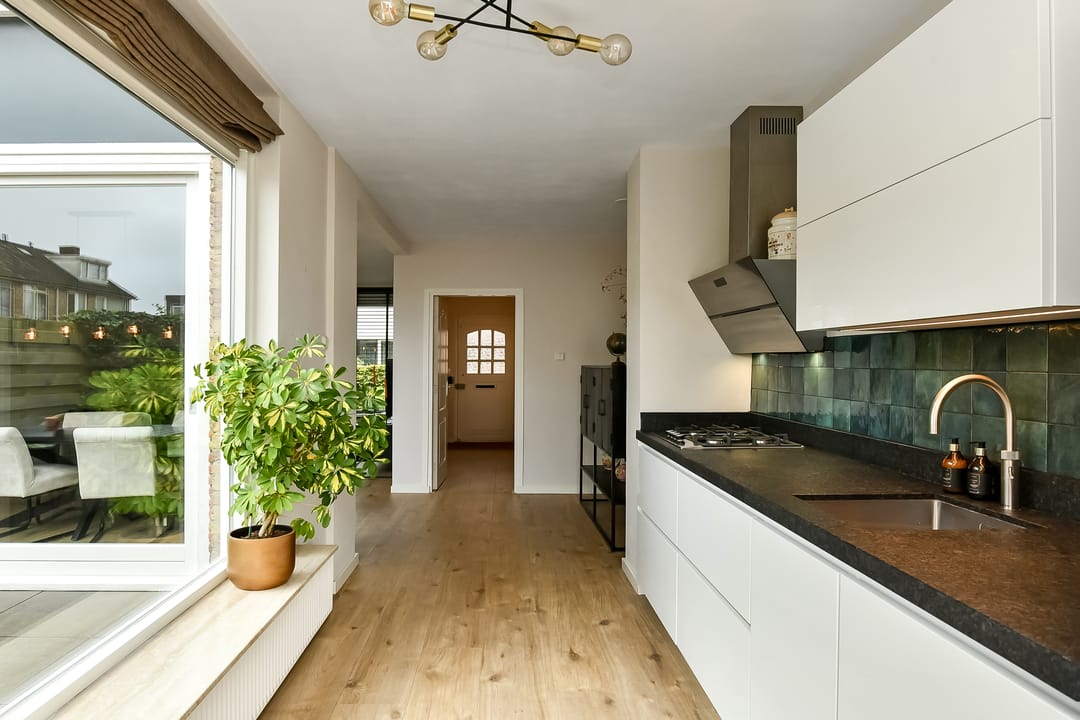 Photo 17 of Verhulststraat 4