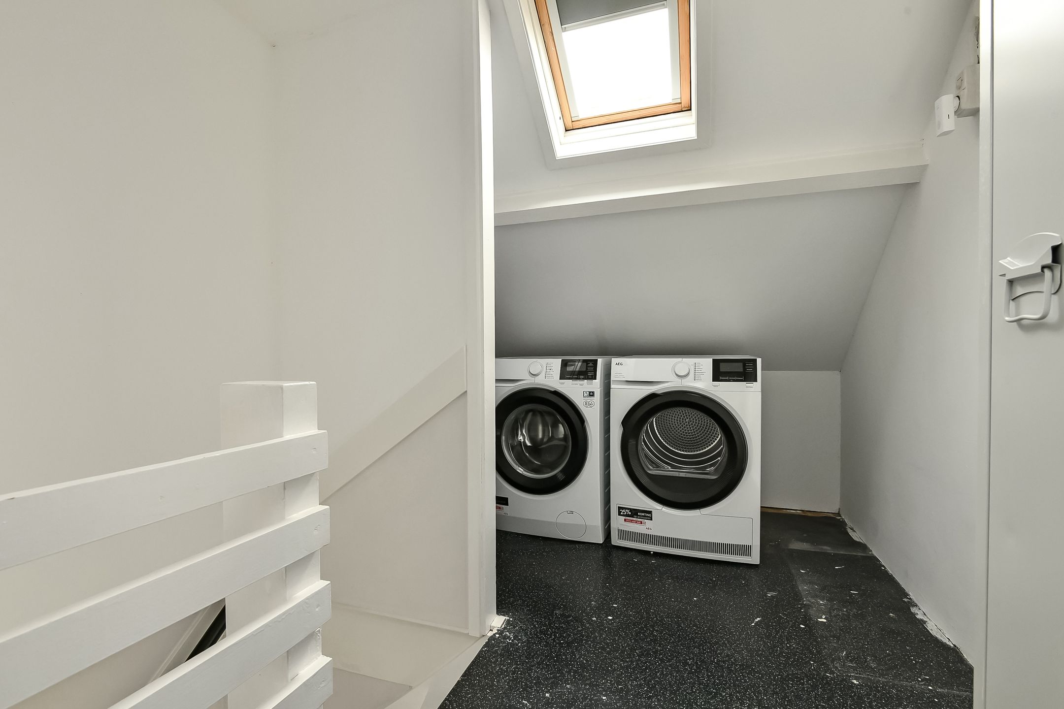 Photo 36 of Verhulststraat 4