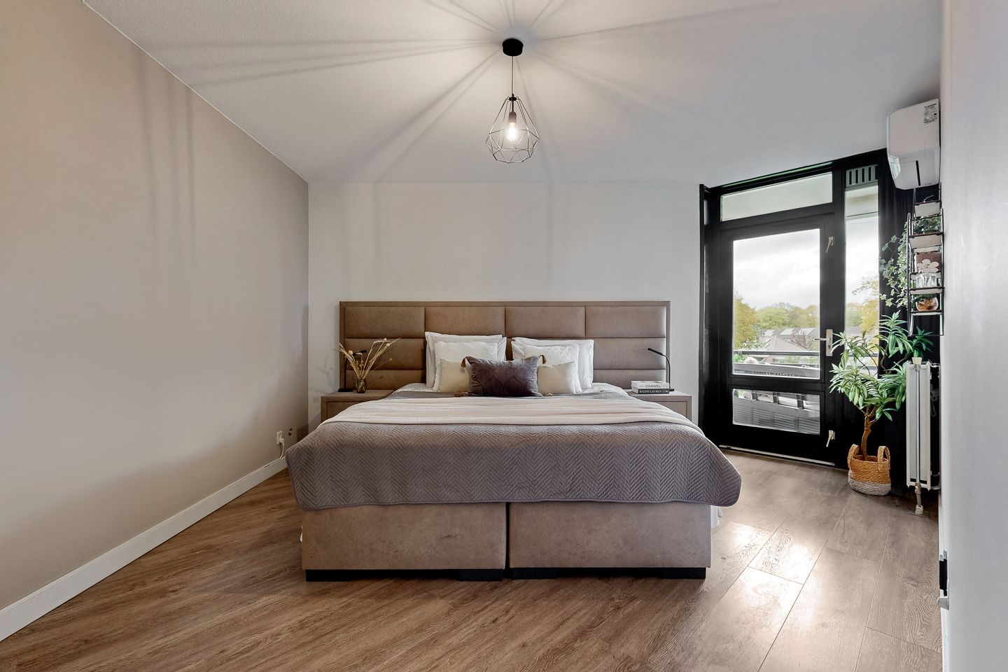 Photo 10 of Brugstraat 23