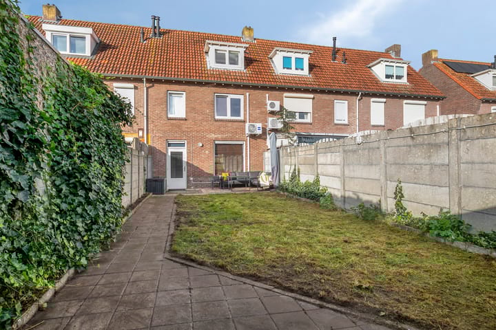 Foto 2 van Cipriano de Rorestraat 13