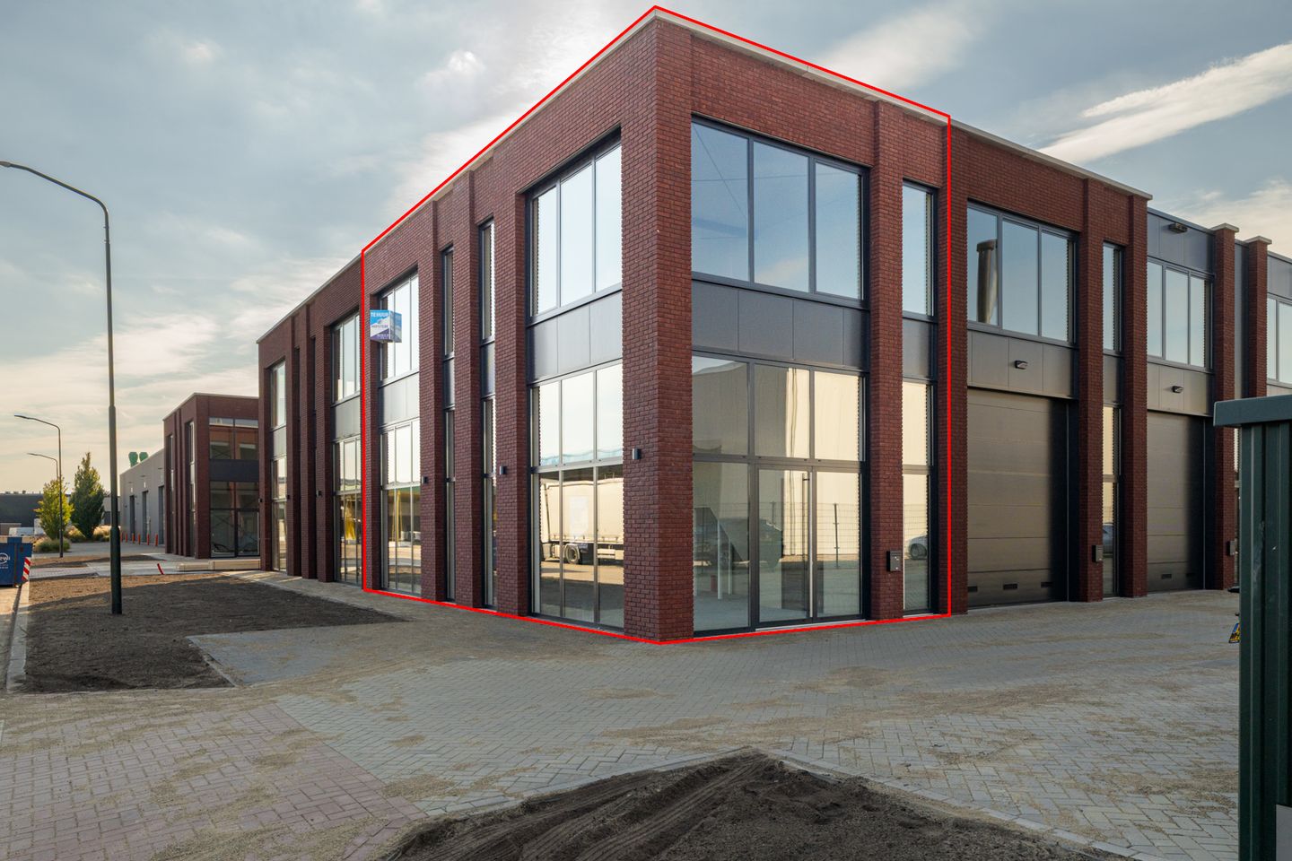 Bekijk foto 3 van Industrieweg 10