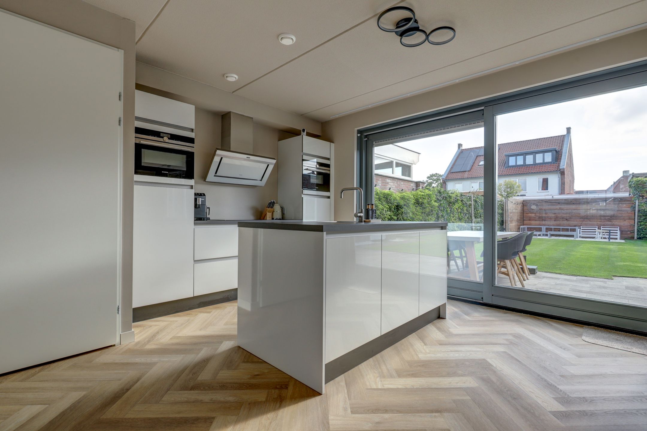 Photo 3 of Plataan 3