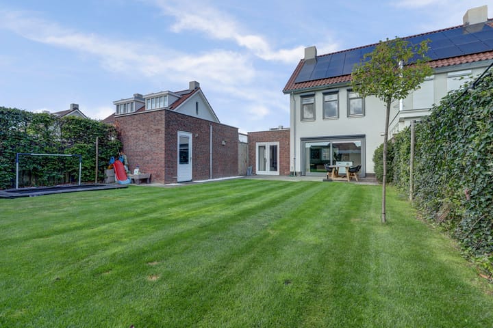 Photo 44 of Plataan 3