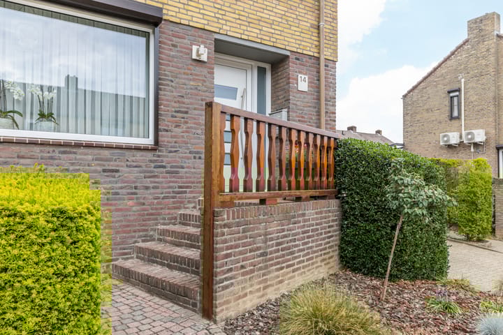 Photo 2 of Schoutstraat 14