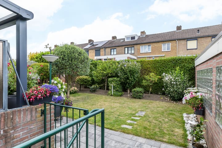 Photo 30 of Schoutstraat 14