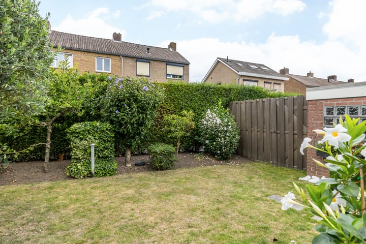 Photo 31 of Schoutstraat 14