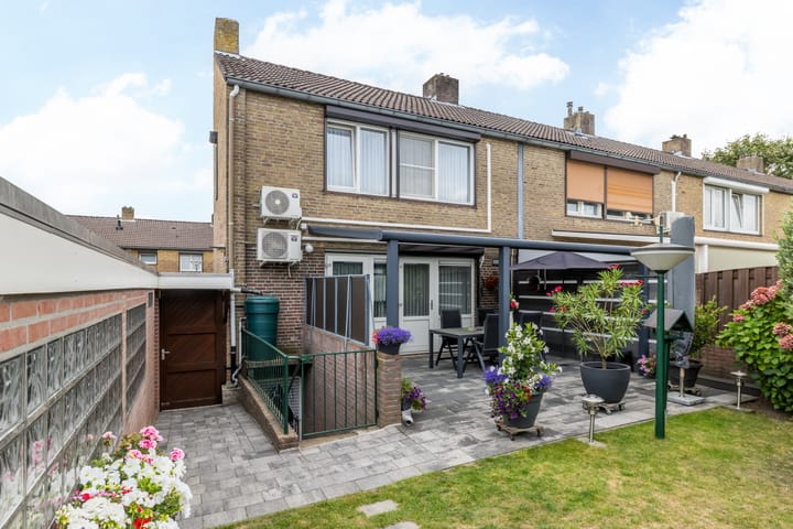 Photo 35 of Schoutstraat 14