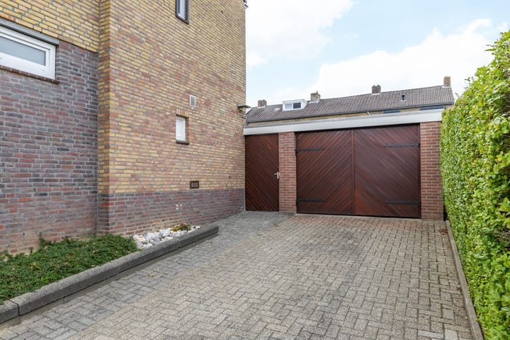 Photo 36 of Schoutstraat 14