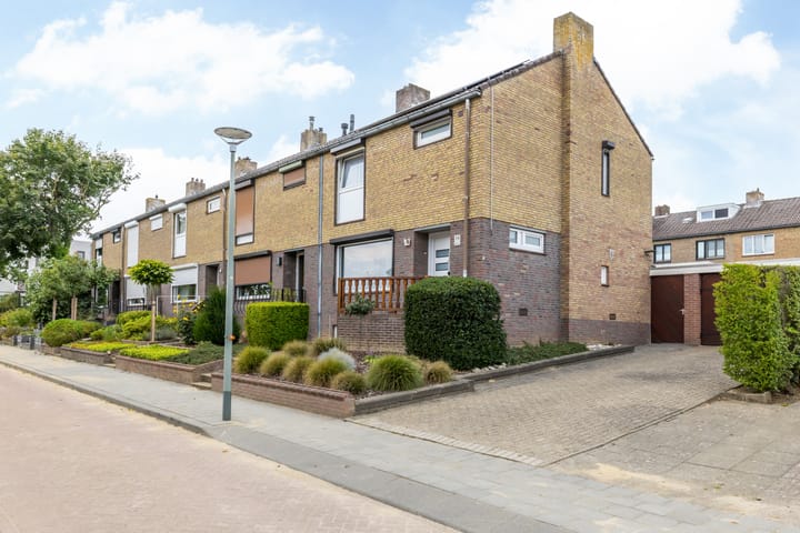 Photo 37 of Schoutstraat 14