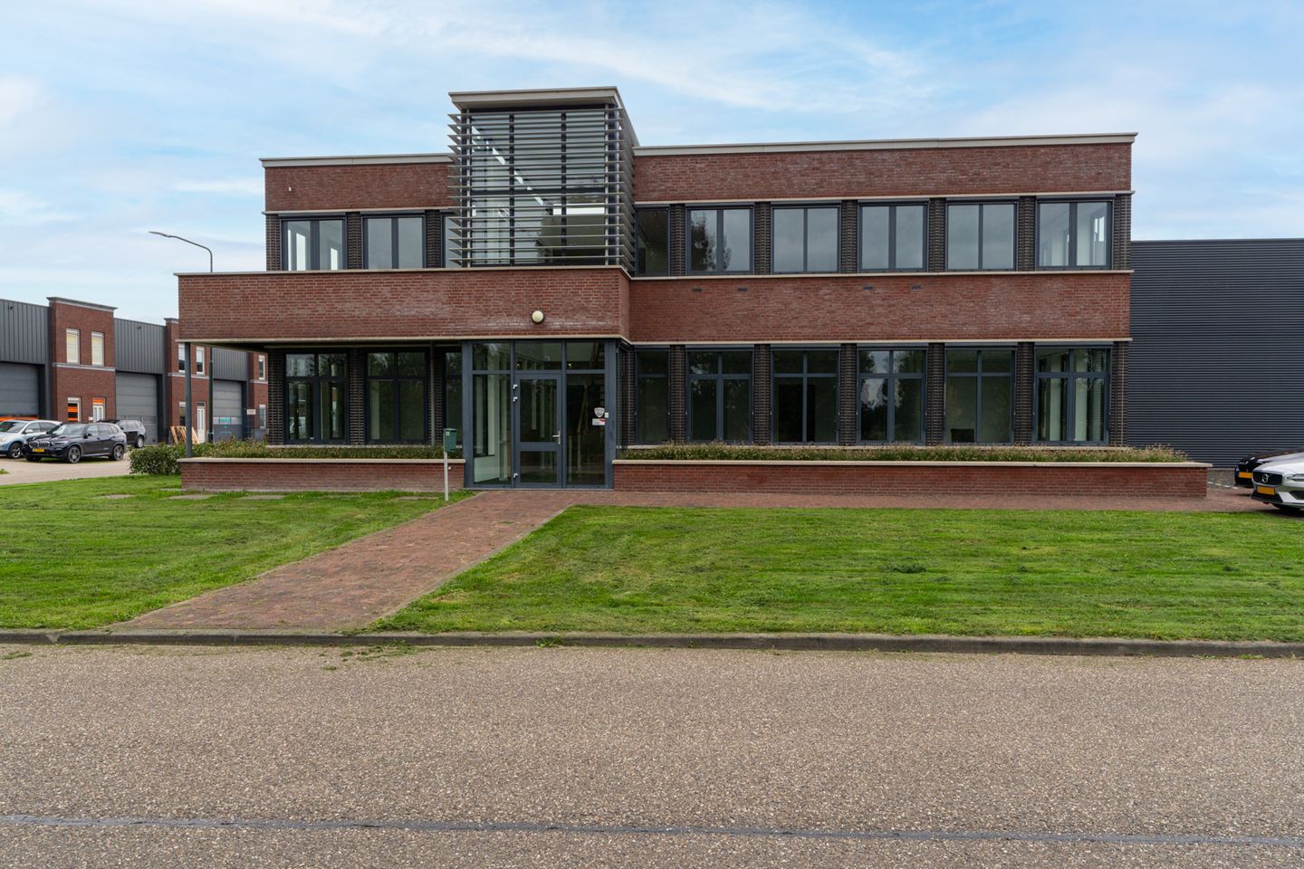 Bekijk foto 2 van Distributiestraat 55