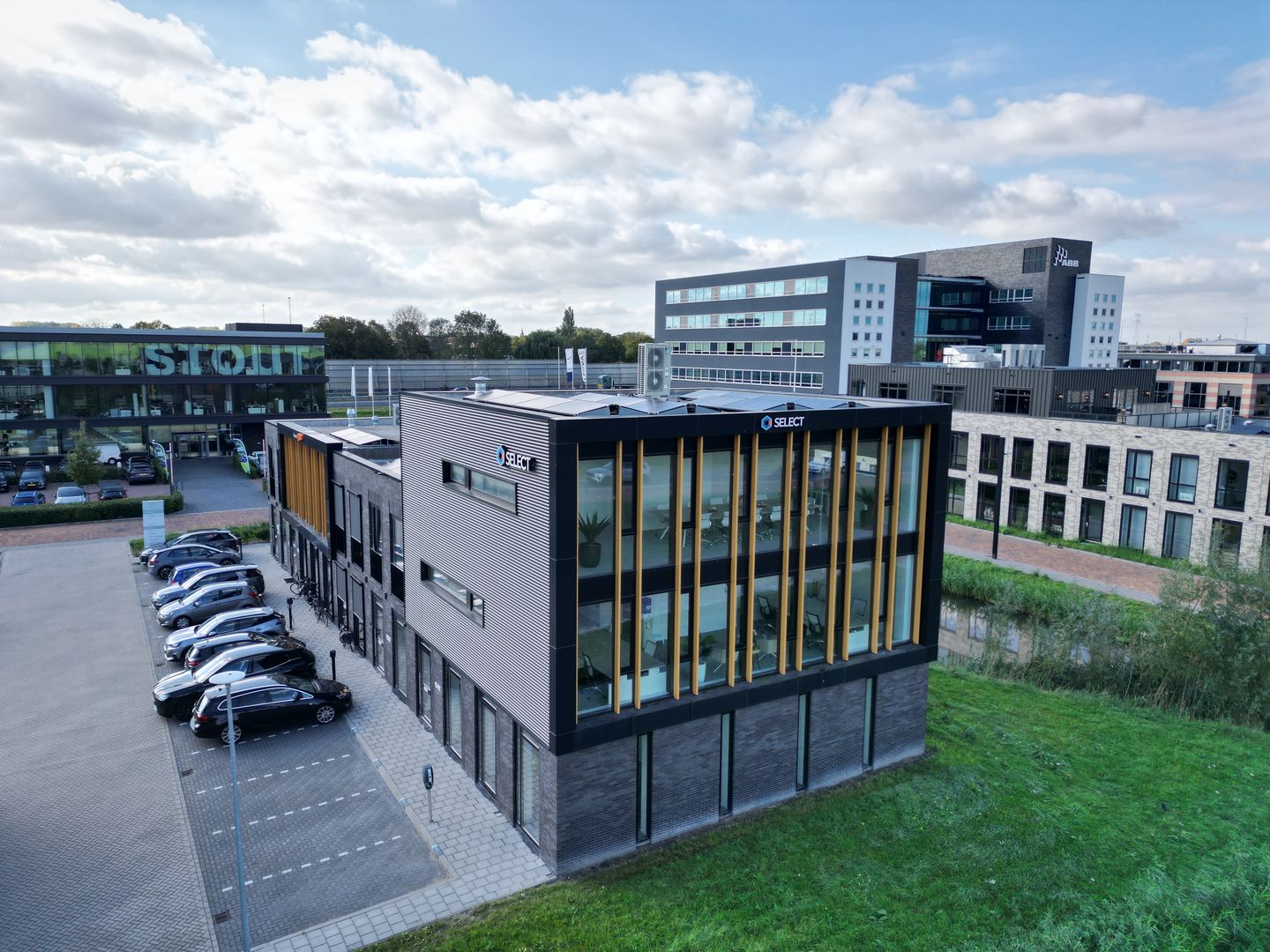 View photo 2 of Stationspark 1240