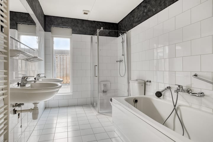 Foto 13 van Bizetstraat 2