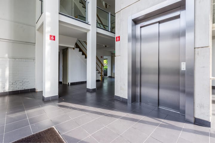 Photo 5 of Leenhofstraat 39