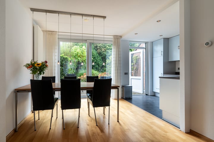 Photo 10 of Hendrik van Veldekestraat 38