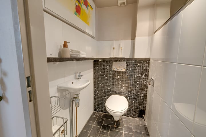 Photo 32 of Hondecoeterstraat 4-1