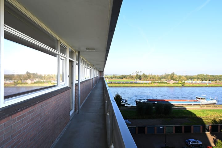 Foto 5 van Titus Brandsmastraat 75