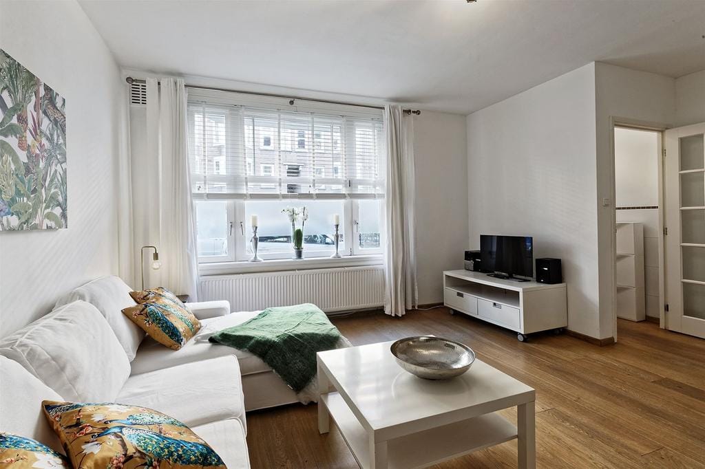 Photo 4 of Sassenheimstraat 63-H