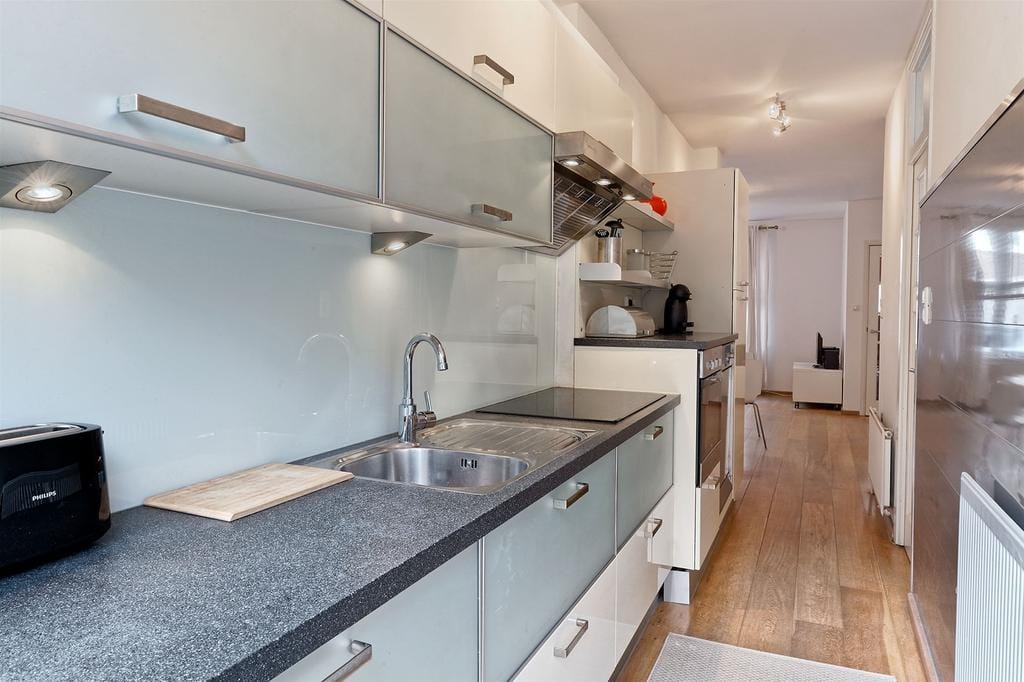 Photo 9 of Sassenheimstraat 63-H