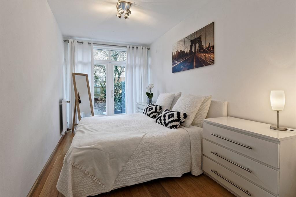 Photo 12 of Sassenheimstraat 63-H