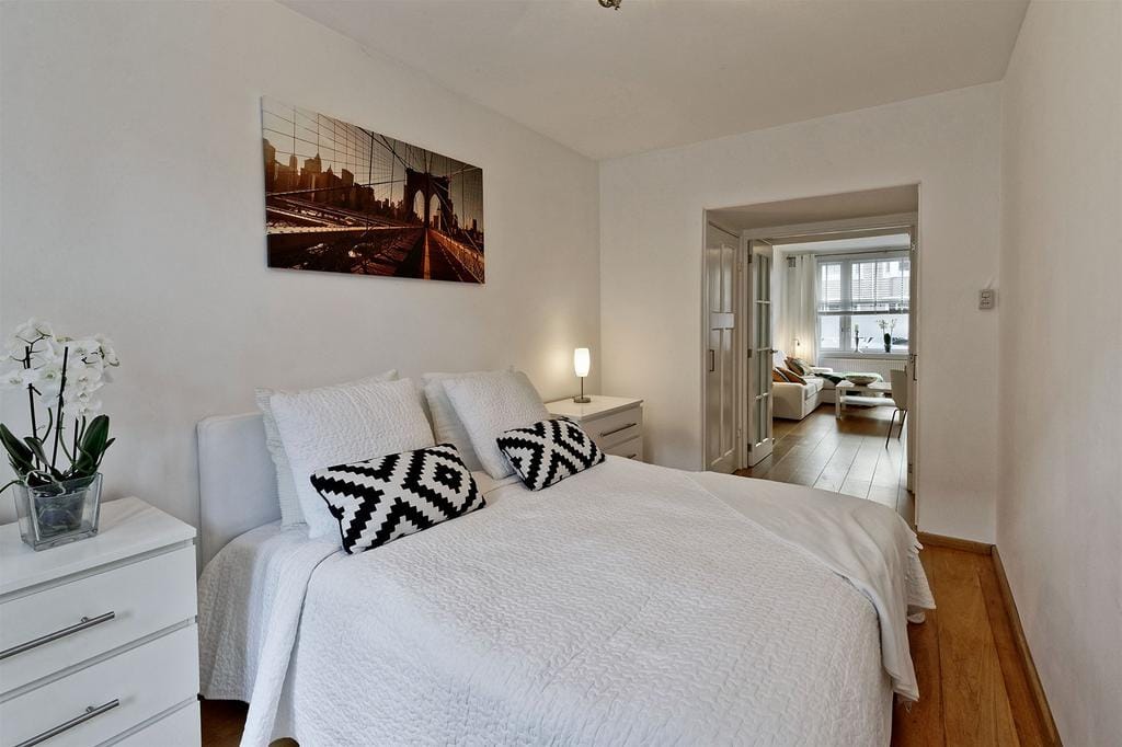 Photo 14 of Sassenheimstraat 63-H