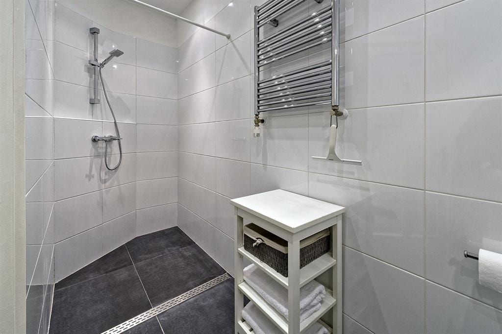 Photo 16 of Sassenheimstraat 63-H