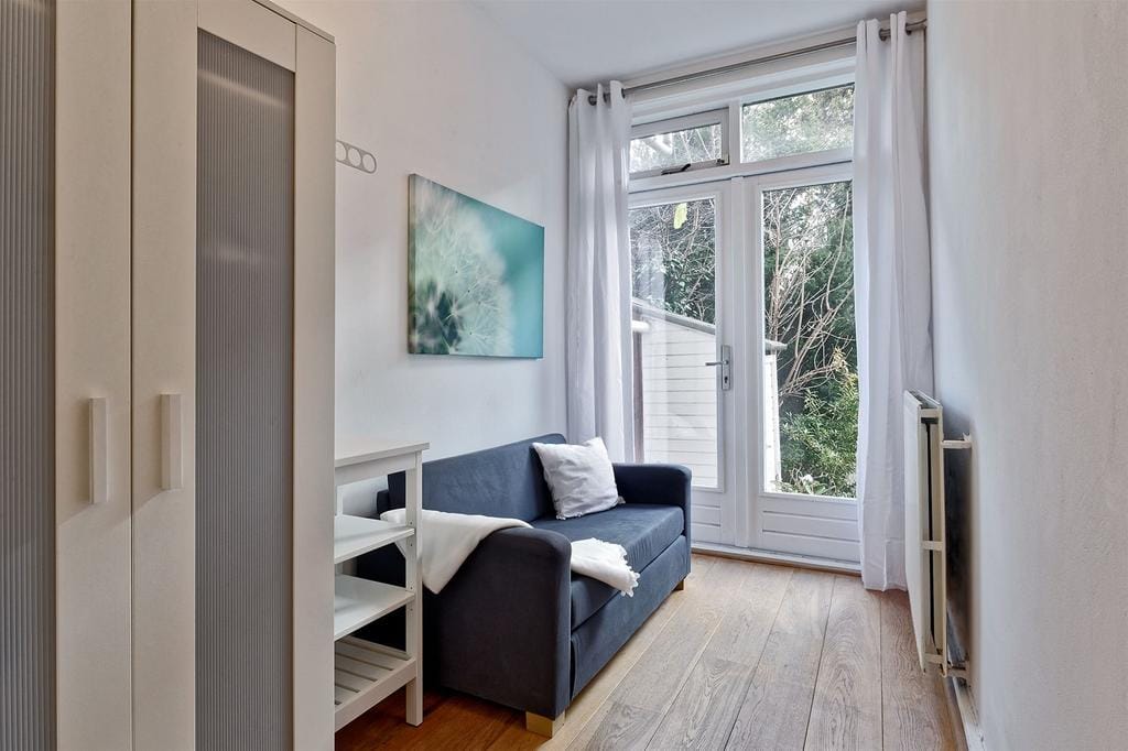 Photo 17 of Sassenheimstraat 63-H