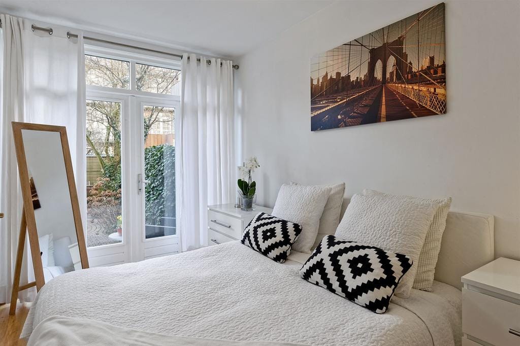 Photo 13 of Sassenheimstraat 63-H