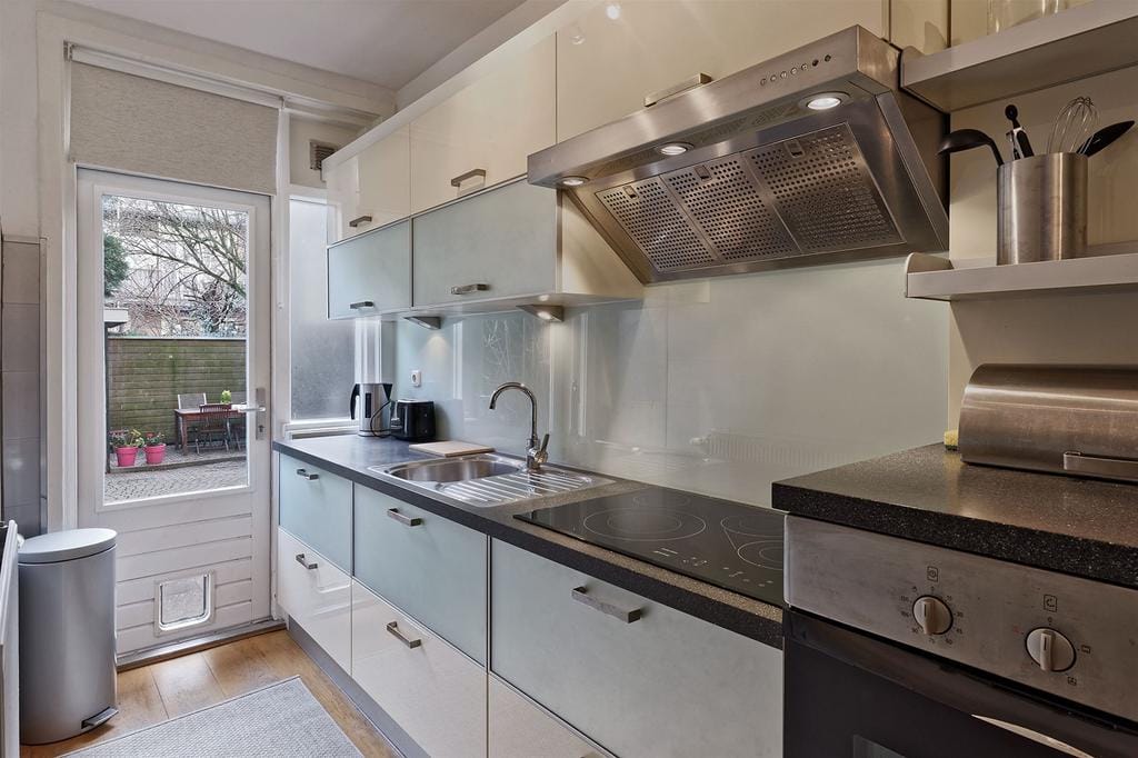 Photo 10 of Sassenheimstraat 63-H