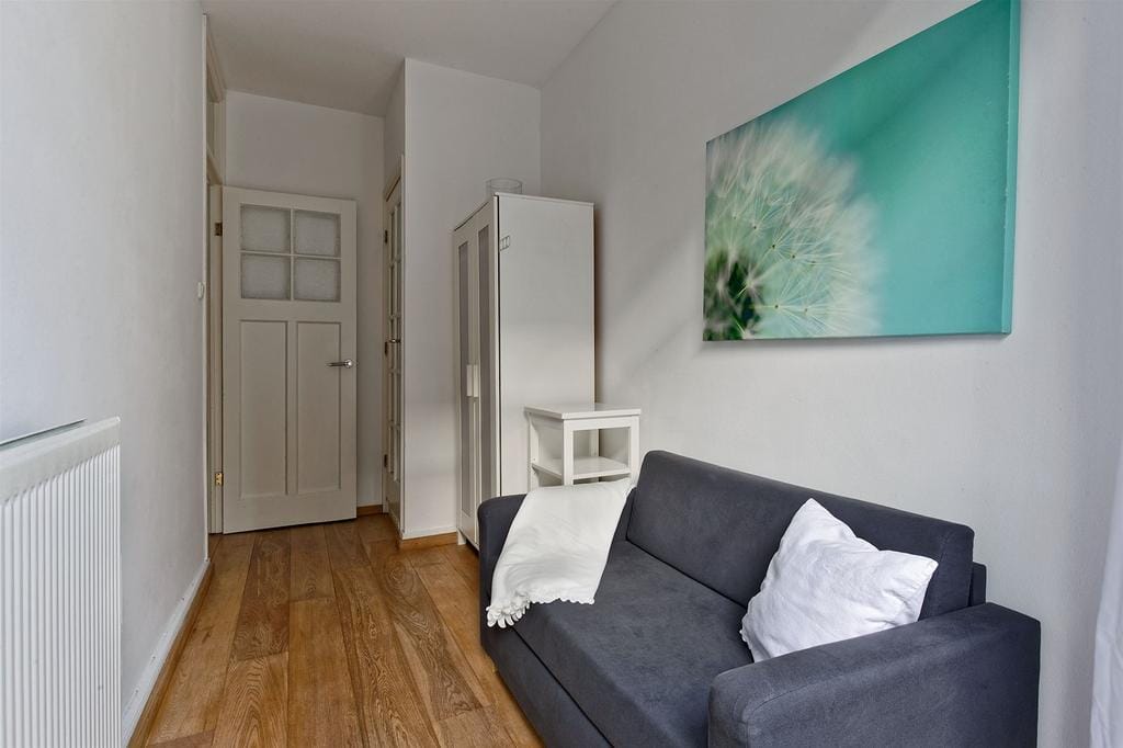 Photo 18 of Sassenheimstraat 63-H