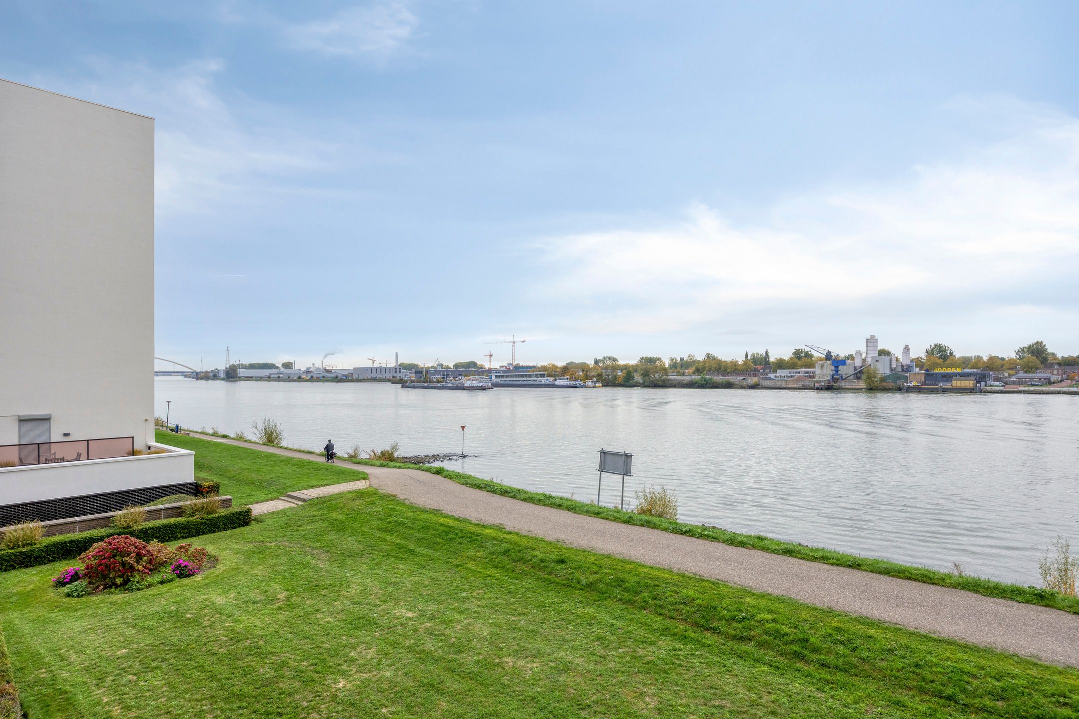 Photo 30 of Pontonniersweg 136