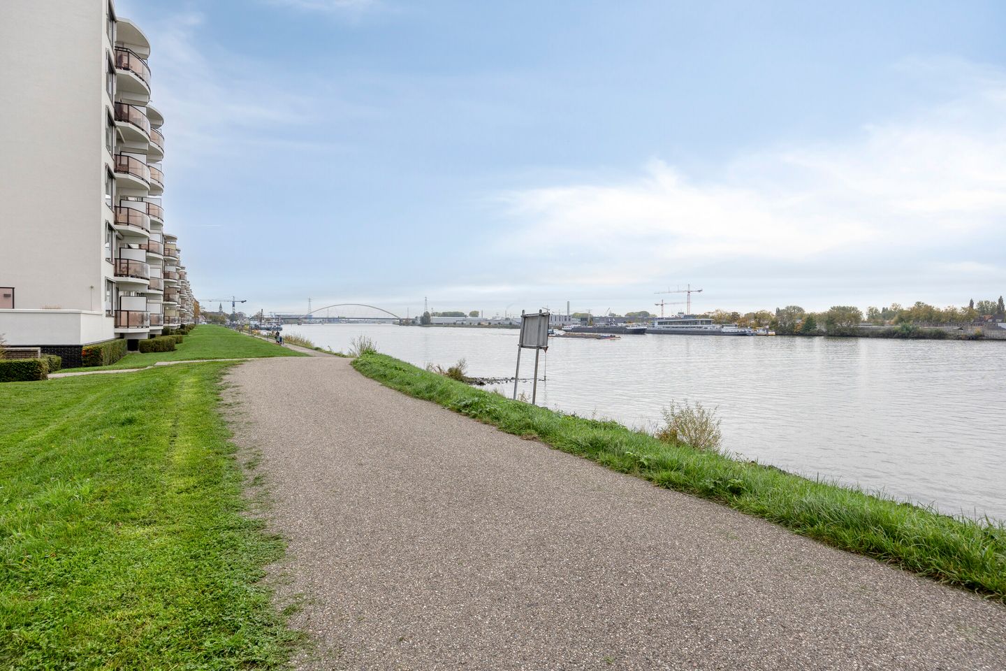 Photo 35 of Pontonniersweg 136